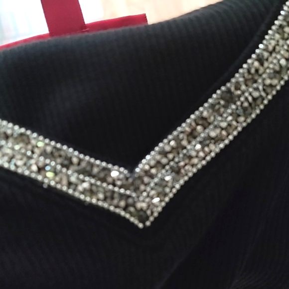 JENNIFER LOPEZ BLACK SHORT SLEEVE SWEATER RHINESTONE COLLAR NECKLINE-SIZE XS - Picture 3 of 9